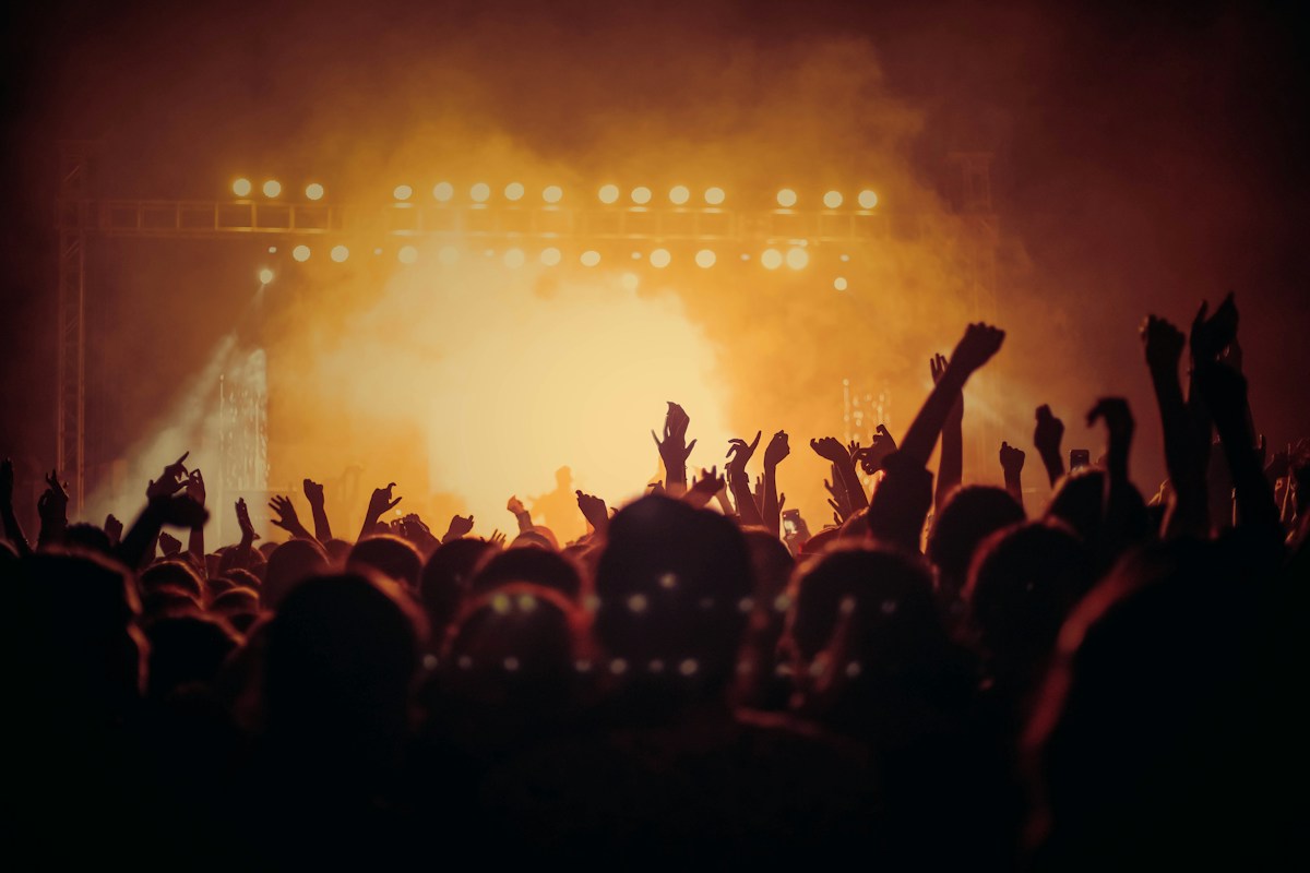 Concerto con luci dorate